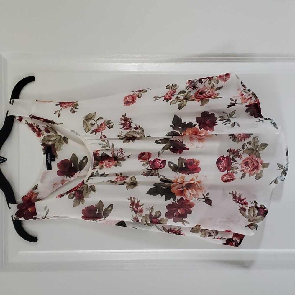 Ambiance White Sleeveless Blouse With Flowers